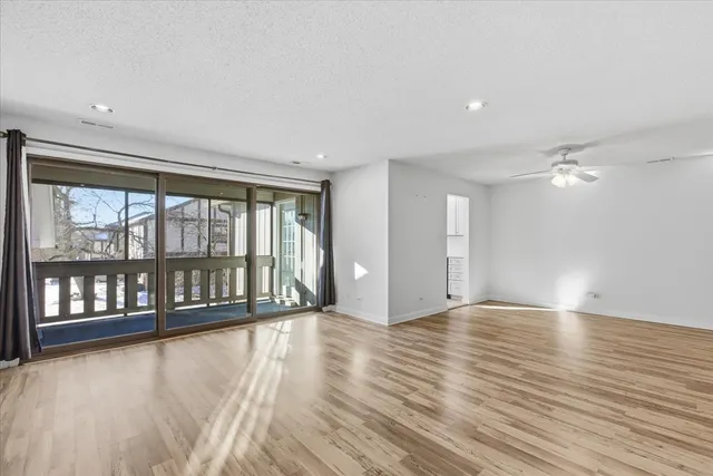 $283,000 | 7711 West Oak Ridge Court, Unit 2A, Palos Heights, IL 60463