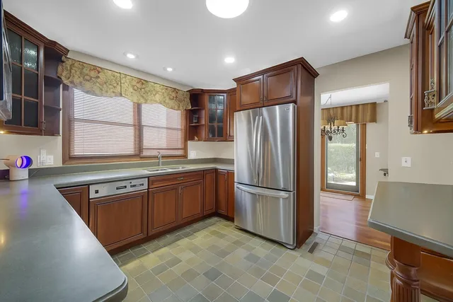 $3,495 | 933 Shambliss Lane, Buffalo Grove, IL 60089