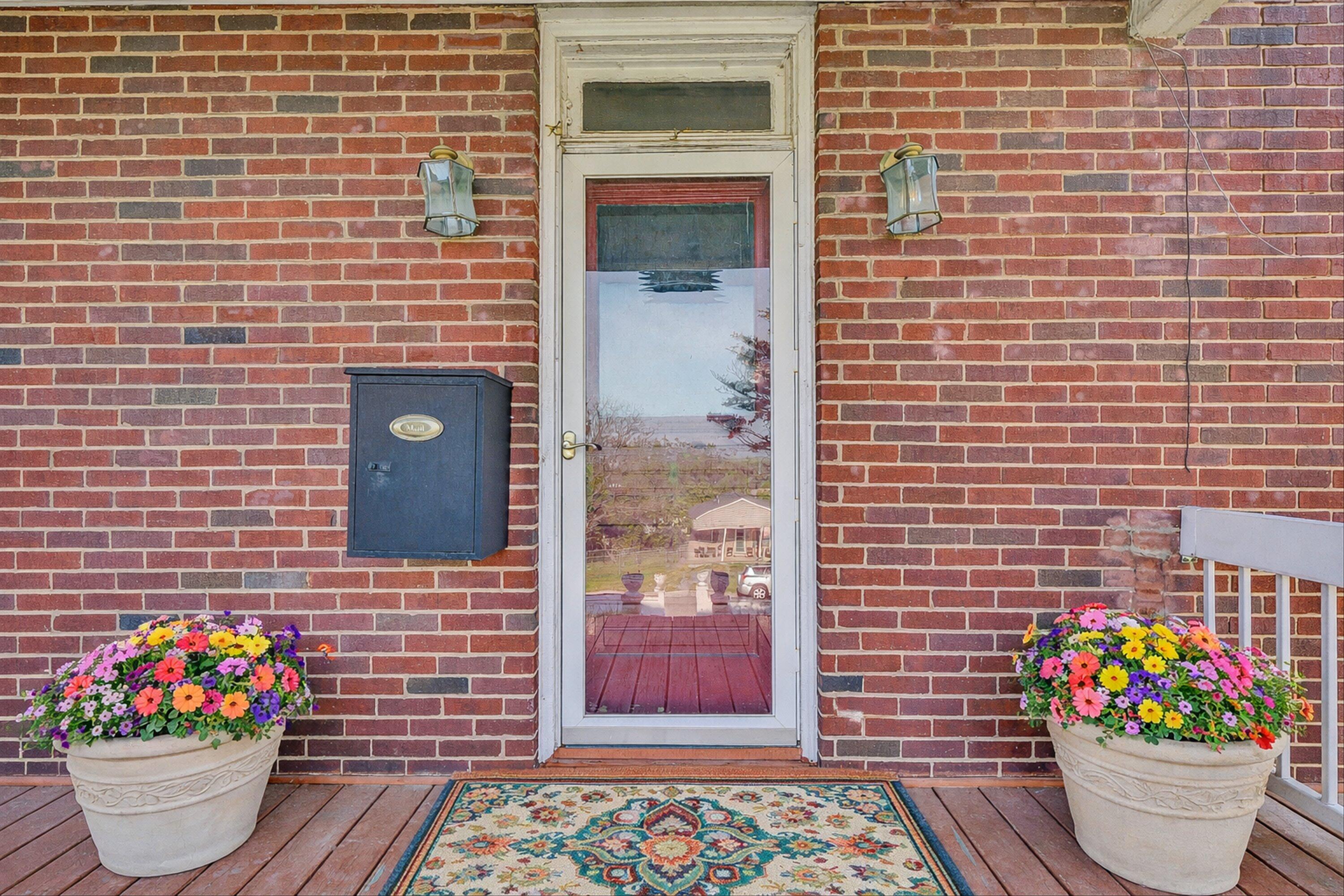 624 South Maple Street Vinton, VA 24179 - Photo 4 of 40 04-ChatGPT Image Apr 16, 2026, 07_14_22