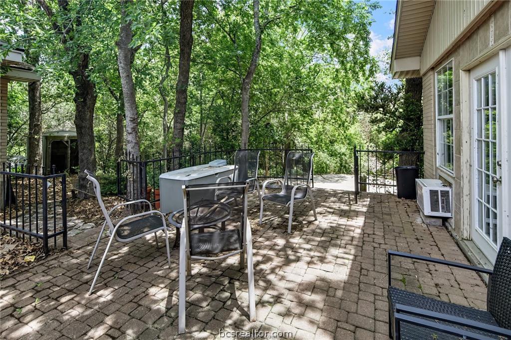 305 West Brookside Drive Bryan, TX 77801 - Photo 38 of 43