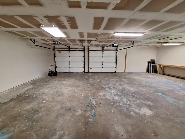 a view of yard with green space