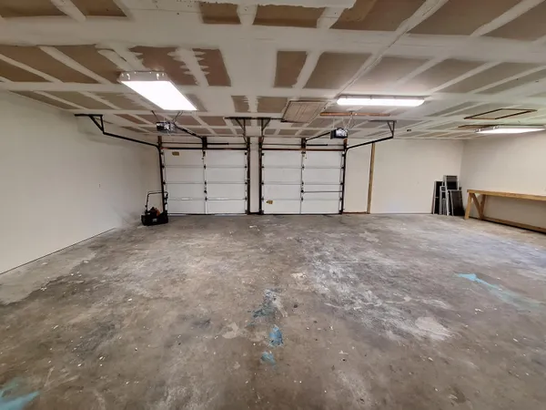 a view of yard with green space