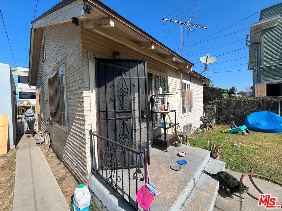 737 Lime Avenue Long Beach, CA 90813 - Photo 13 of 19 a view of yard from deck having patio