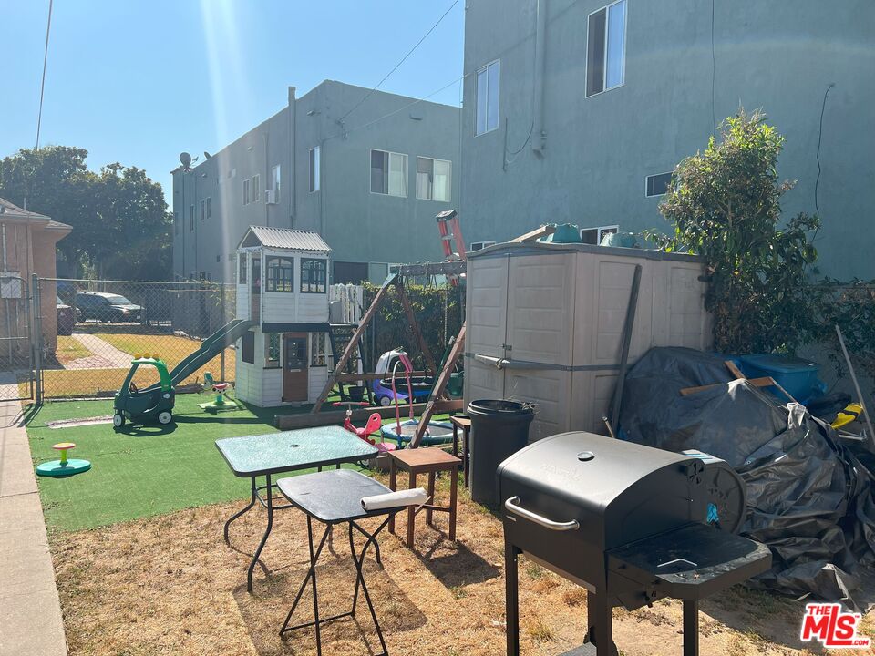 737 Lime Avenue Long Beach, CA 90813 - Photo 14 of 19 a backyard of a house with table and chairs