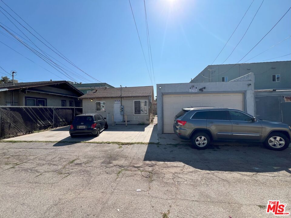 737 Lime Avenue Long Beach, CA 90813 - Photo 19 of 19 a view of a car garage