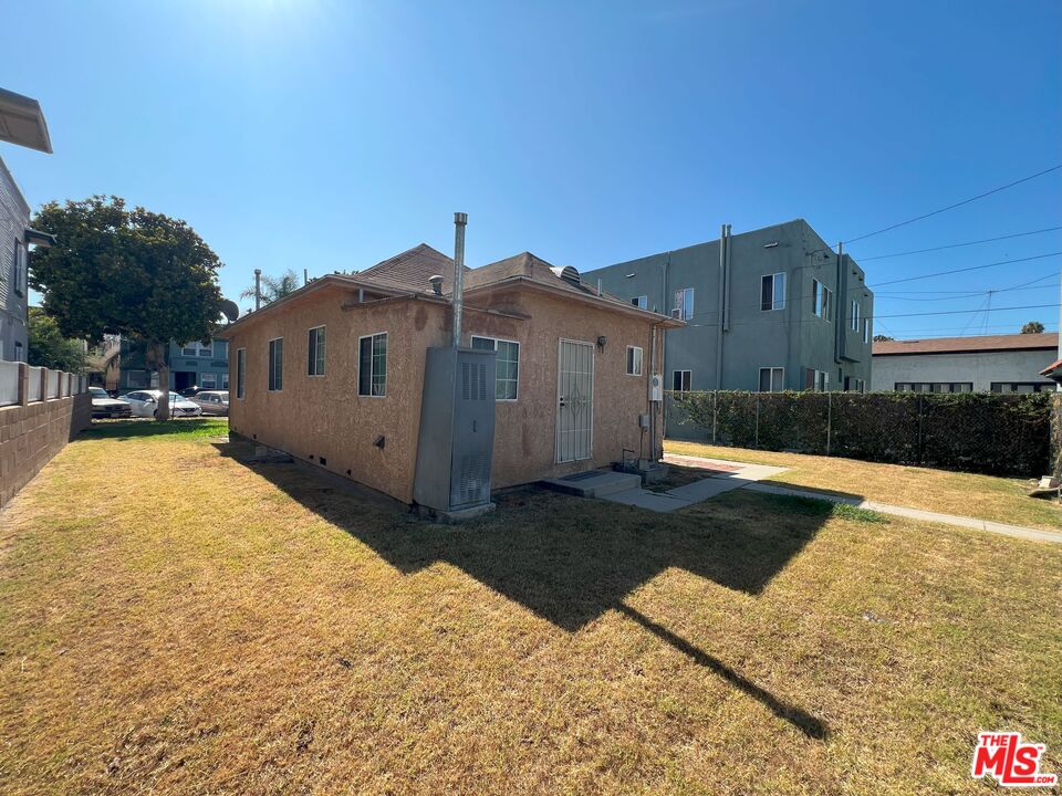 737 Lime Avenue Long Beach, CA 90813 - Photo 5 of 19 a view of a house with a yard