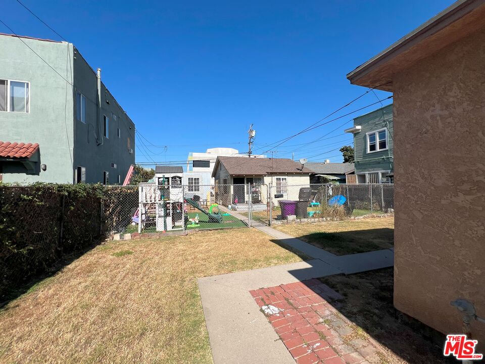 737 Lime Avenue Long Beach, CA 90813 - Photo 8 of 19 a view of a chairs and tables in patio