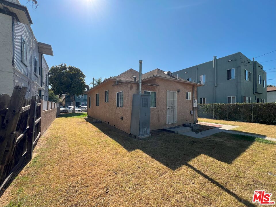 737 Lime Avenue Long Beach, CA 90813 - Photo 9 of 19 a view of a house with a yard