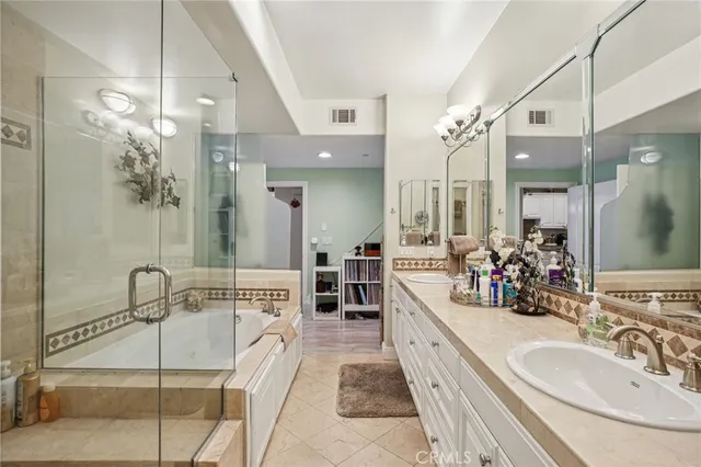 $1,200,000 | 1000-715 East Ocean Boulevard, Long Beach, CA 90802