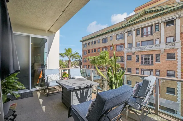 $1,200,000 | 1000-715 East Ocean Boulevard, Long Beach, CA 90802