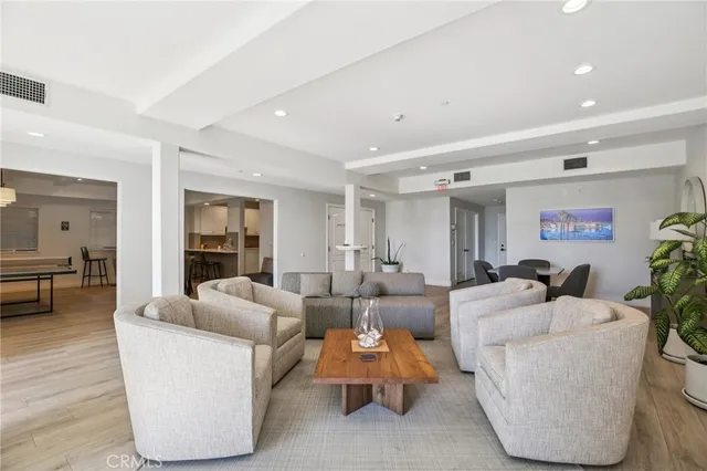 $1,200,000 | 1000-715 East Ocean Boulevard, Long Beach, CA 90802