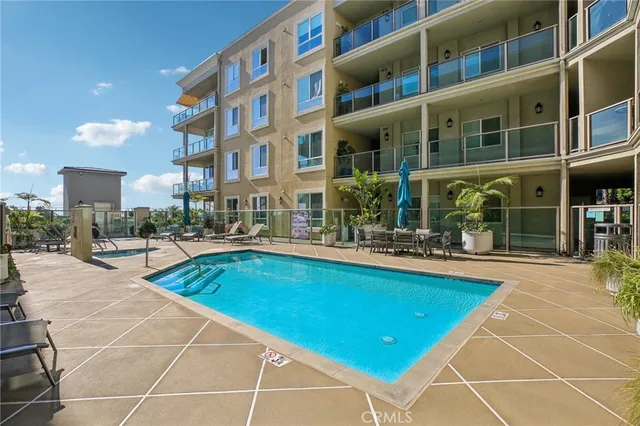 $1,200,000 | 1000-715 East Ocean Boulevard, Long Beach, CA 90802