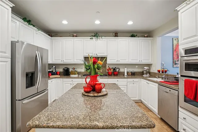 $1,200,000 | 1000-715 East Ocean Boulevard, Long Beach, CA 90802