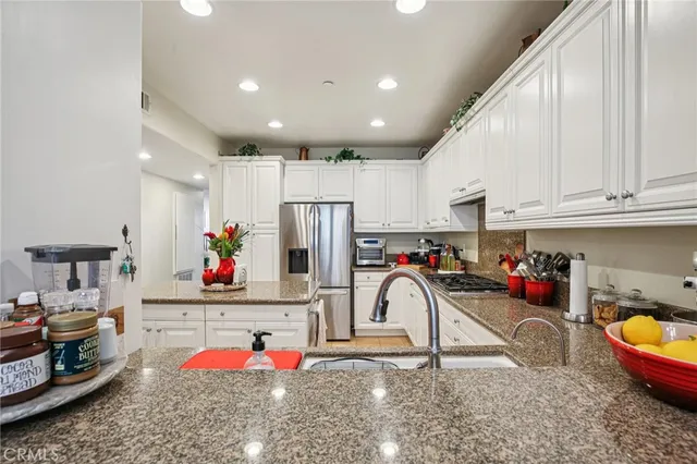 $1,200,000 | 1000-715 East Ocean Boulevard, Long Beach, CA 90802