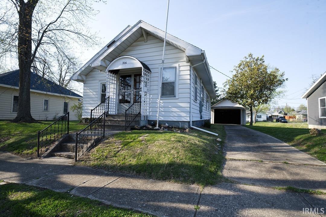 316 West 8th Street Bicknell, IN 47512 - Photo 2 of 25