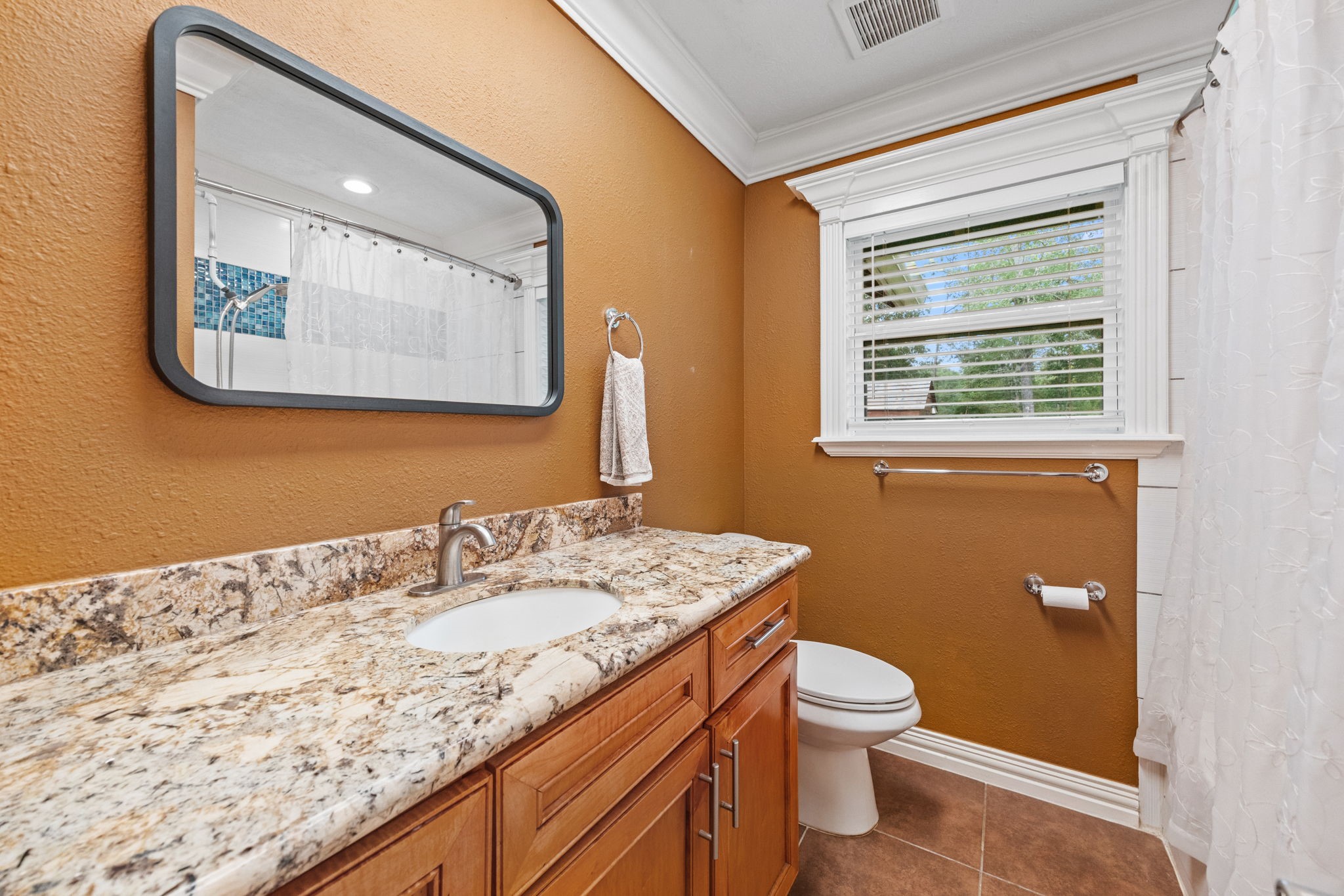 6742 Dusty Lane Conroe, TX 77306 - Photo 21 of 38 Secondary bath