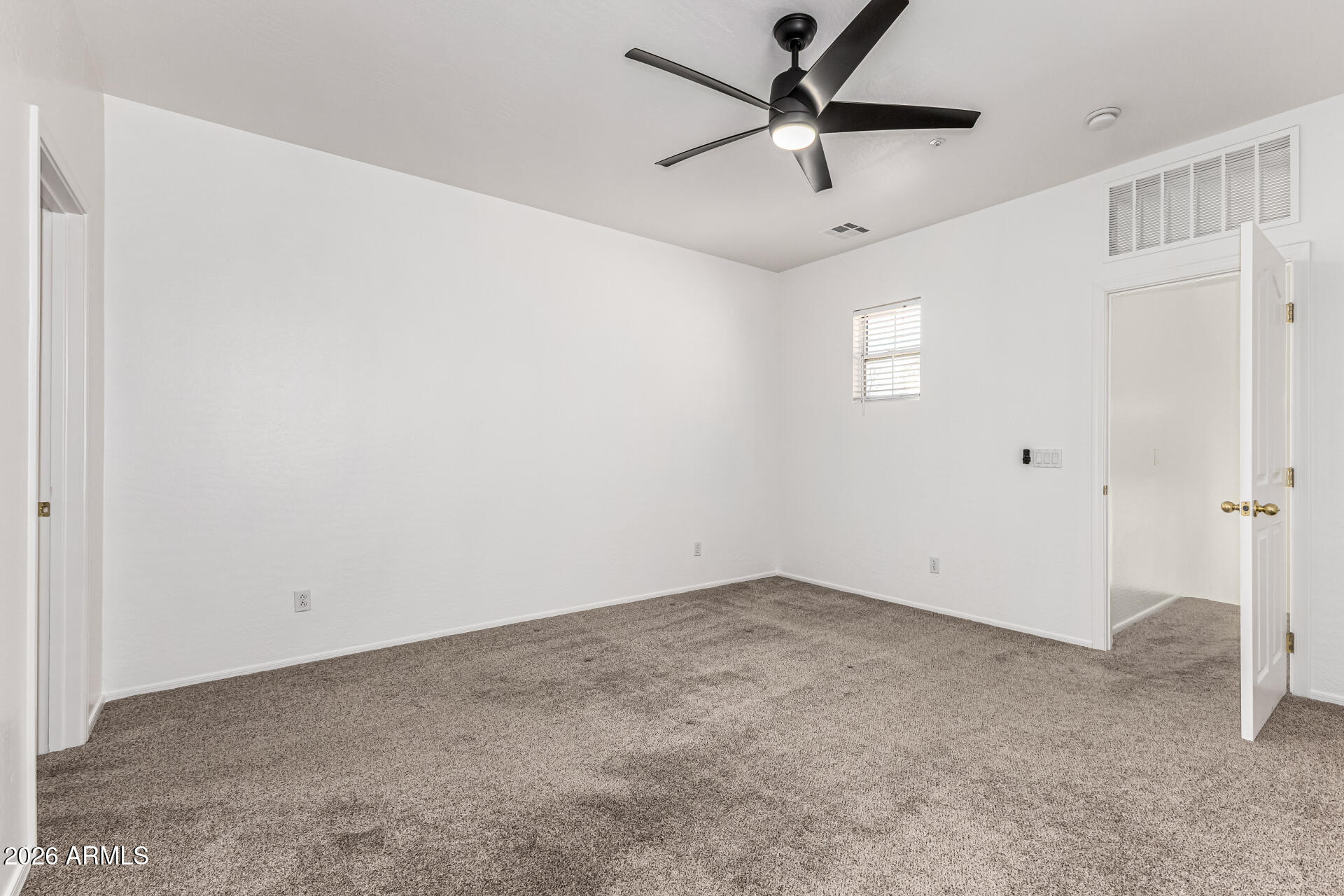 970 West Aspen Way Gilbert, AZ 85233 - Photo 19 of 36 an empty room with ceiling fan and window