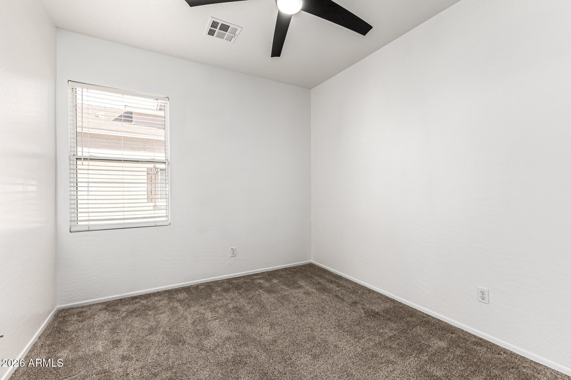 970 West Aspen Way Gilbert, AZ 85233 - Photo 23 of 36 an empty room with a window