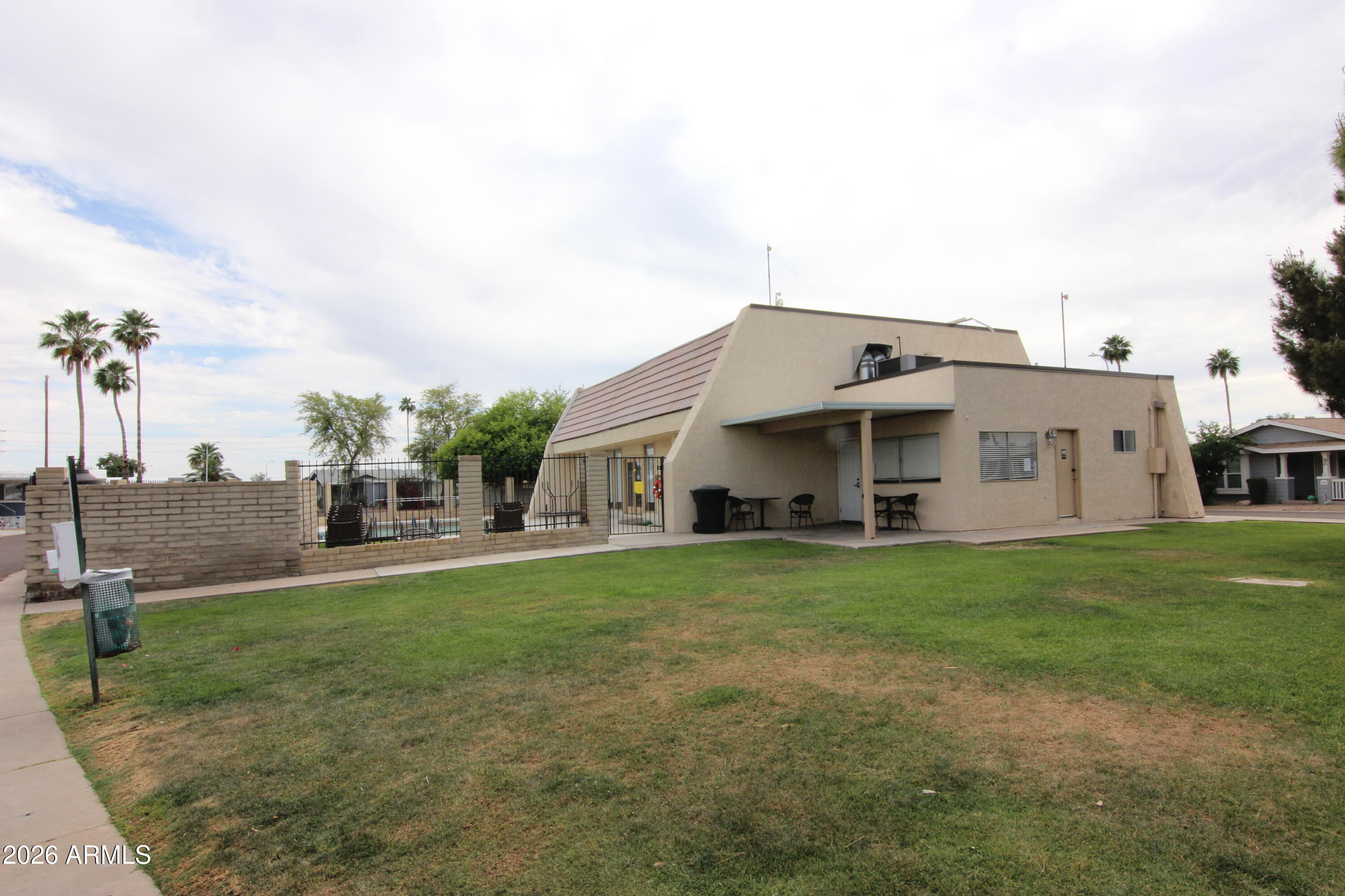 201 South Greenfield Road, Unit 268 Mesa, AZ 85206 - Photo 21 of 22 a view of a house with a back yard
