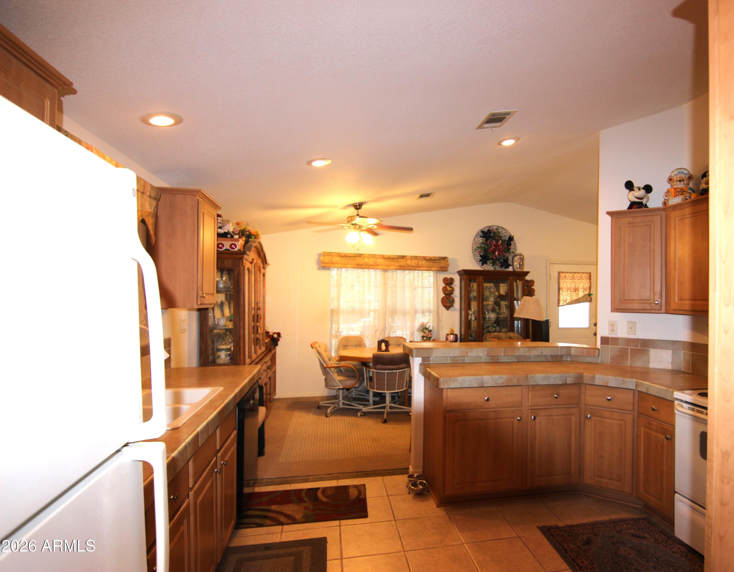 201 South Greenfield Road, Unit 268 Mesa, AZ 85206 - Photo 9 of 22 a very nice looking kitchen with a large window
