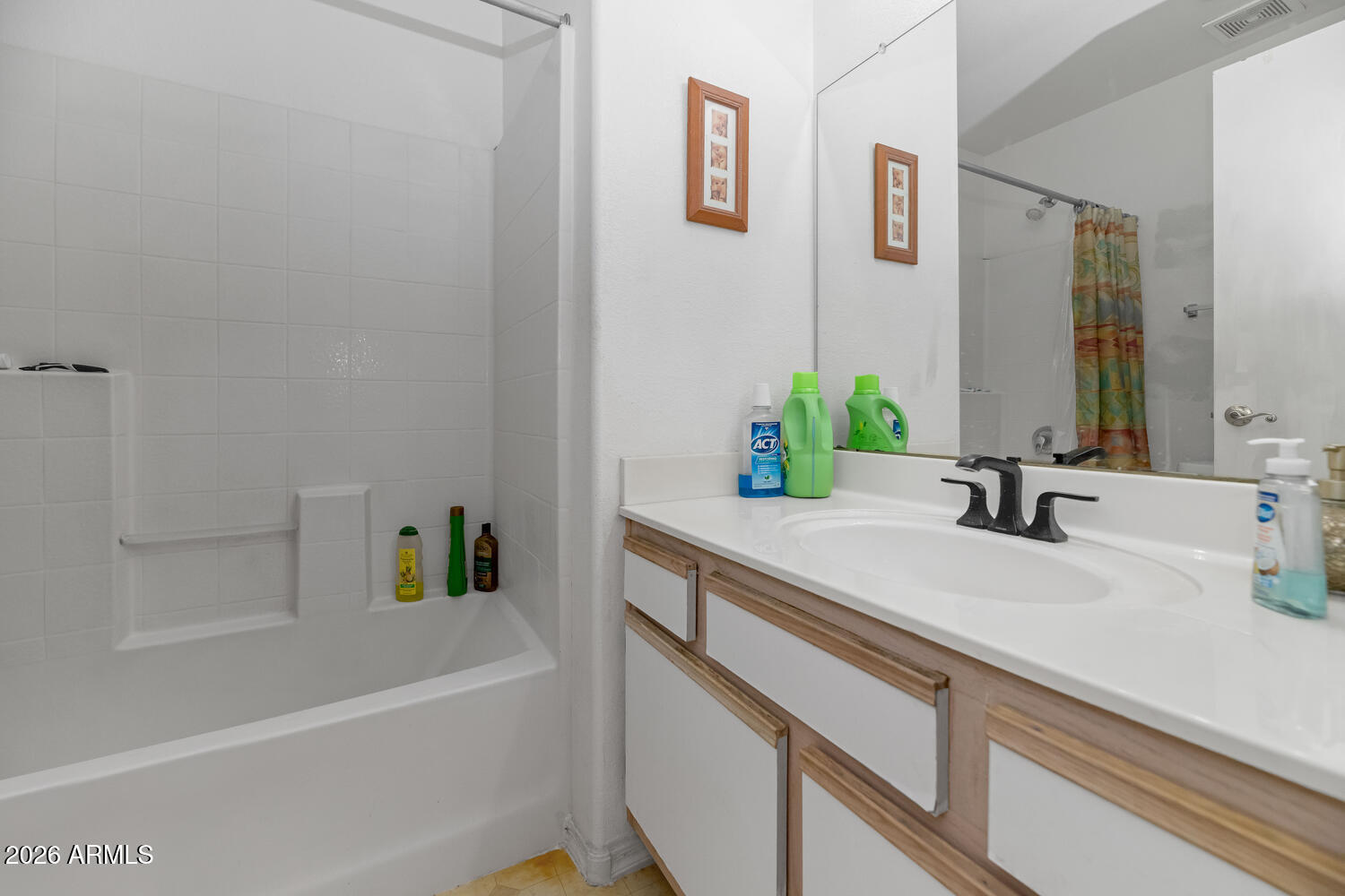 860 North McQueen Road, Unit 1121 Chandler, AZ 85225 - Photo 14 of 24 a bathroom with a sink and a bathtub