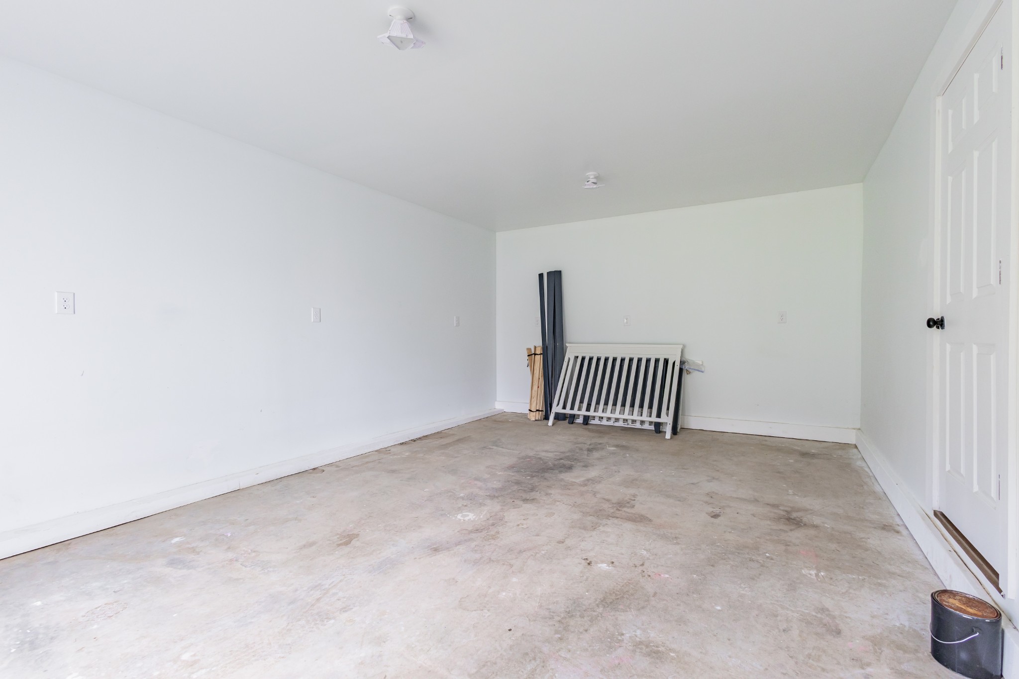 2635 McBrides Branch Road Beechgrove, TN 37018 - Photo 31 of 54 a view of an empty room and window