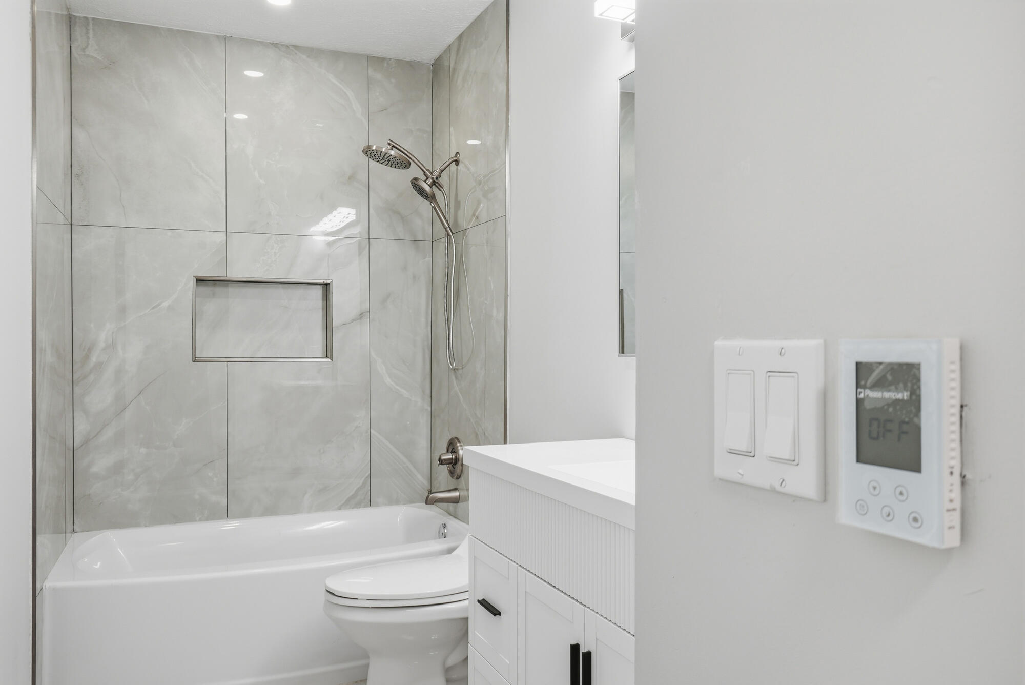 1434 Santa Anita Drive Lynn Haven, FL 32444 - Photo 24 of 38 a bathroom with a toilet a sink and bathtub