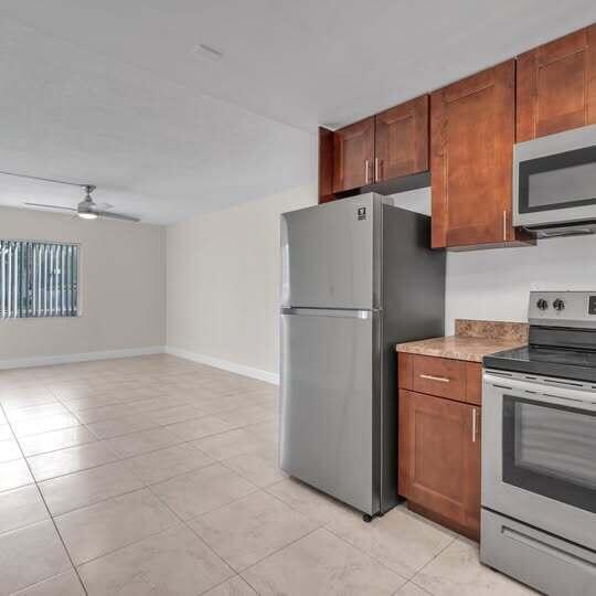 655 Jeffery Street, Unit 7 Boca Raton, FL 33487 - Photo 7 of 12 462469708_522550837224145_82590328269138