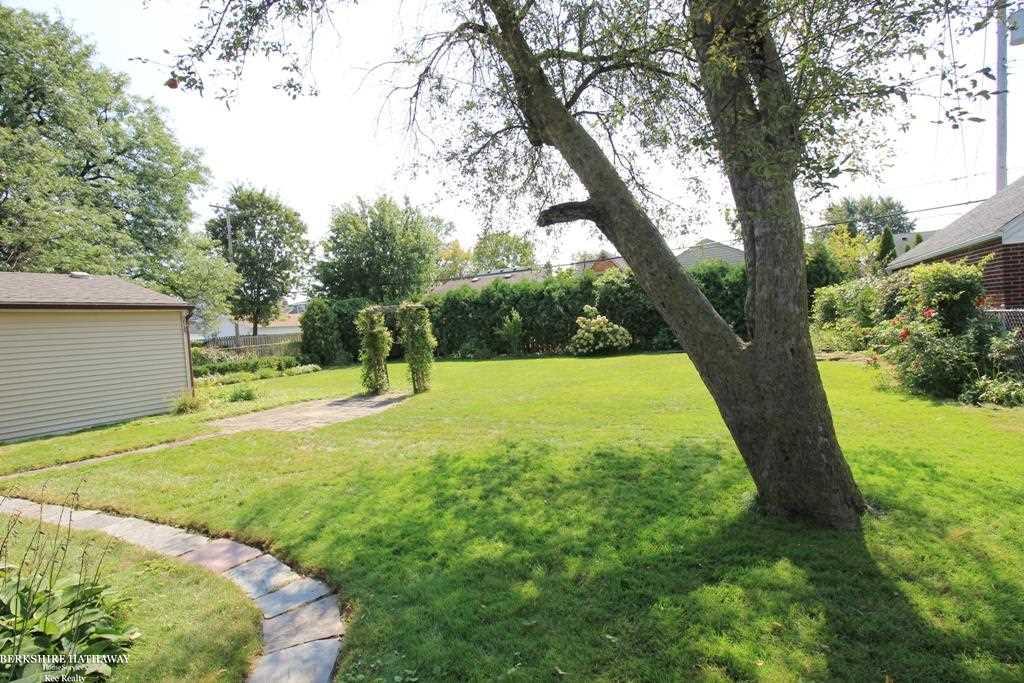 1583 Hawthorne Road Grosse Pointe Woods, MI 48236 - Photo 29 of 30