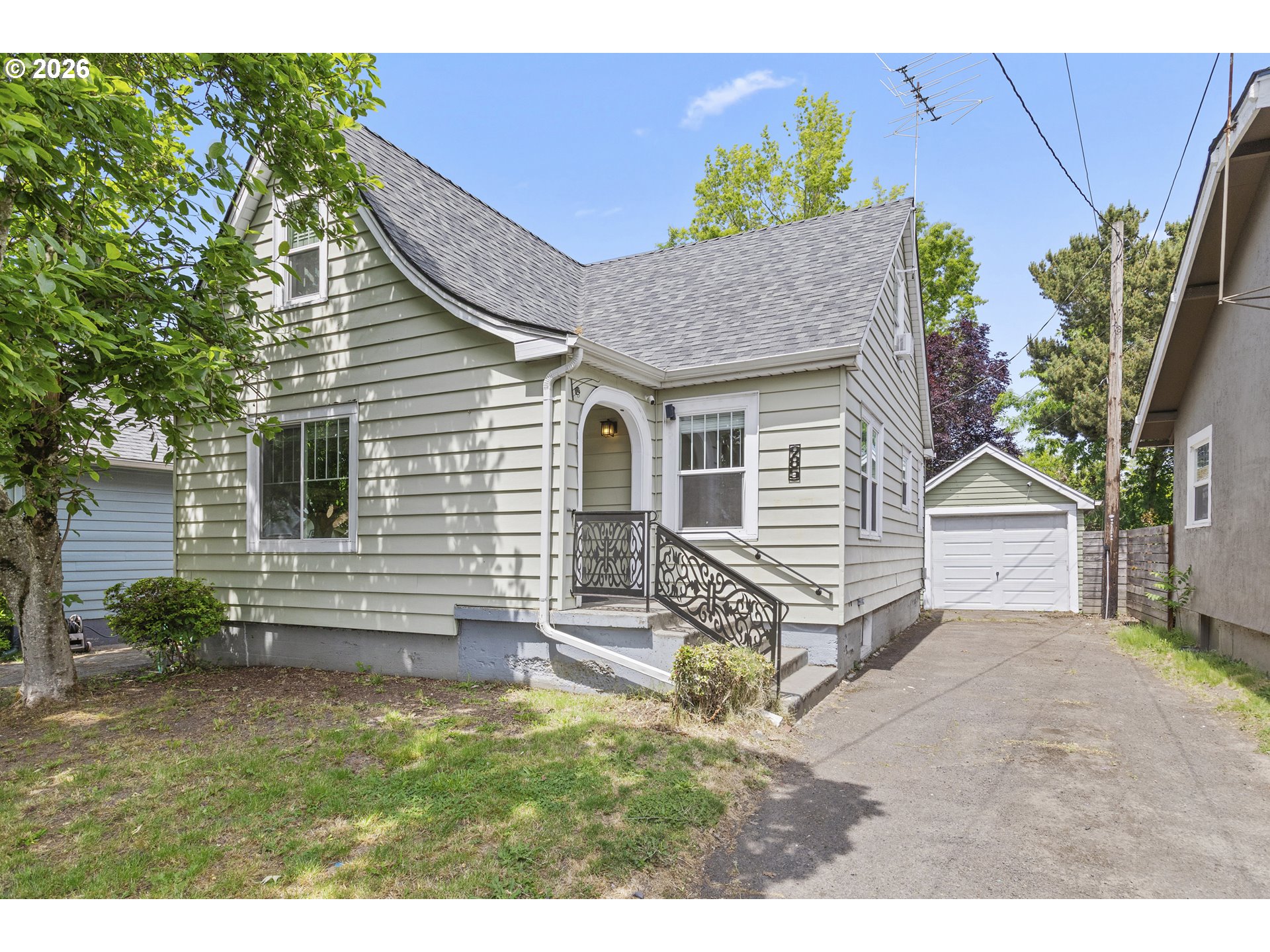 985 Madison Street Northeast Salem, OR 97301 - Photo 1 of 25