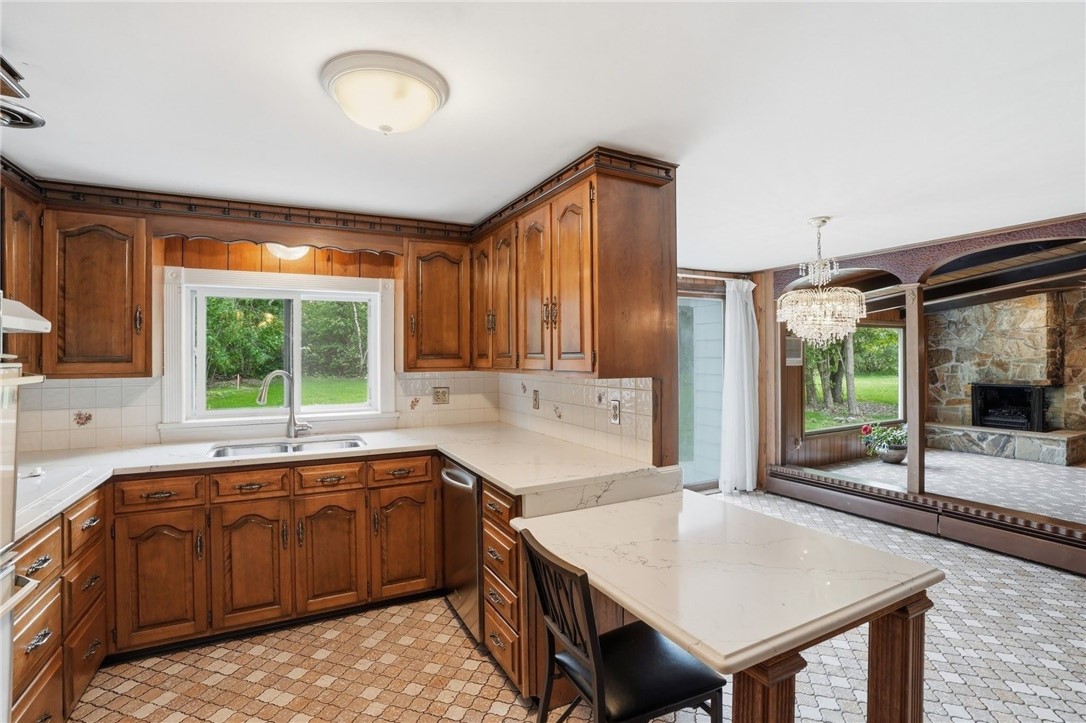 14 Cardinal Road Cranston, RI 02921 - Photo 5 of 22