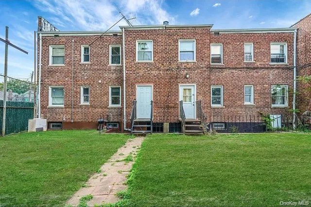 $850,000 | 202-02 109th Avenue | Hollis