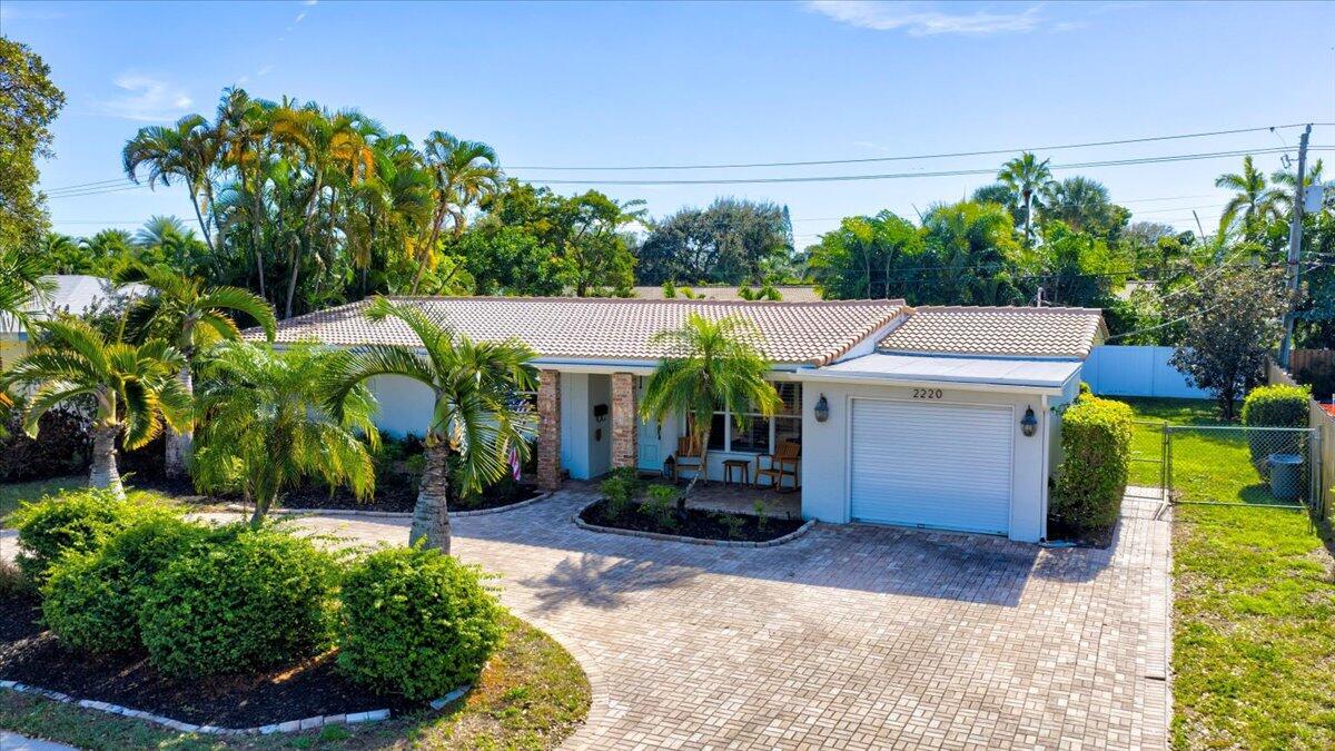 2220 Northeast 34th Court Lighthouse Point, FL 33064 - Photo 31 of 37 34-DJI_20260103014154_0196_D_197_D_198_D