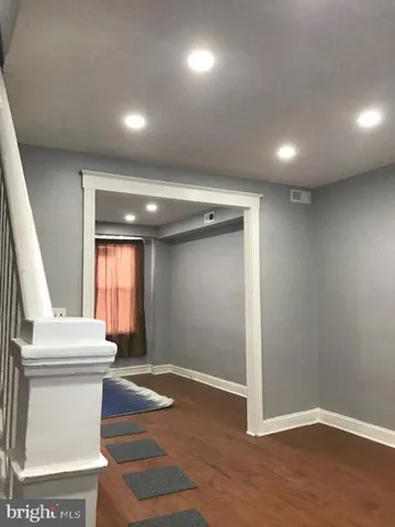 a view of entryway with a hall