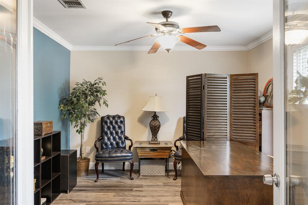 2877 Fenwick Street Grand Prairie, TX 75052 - Photo 15 of 27 a living room with furniture