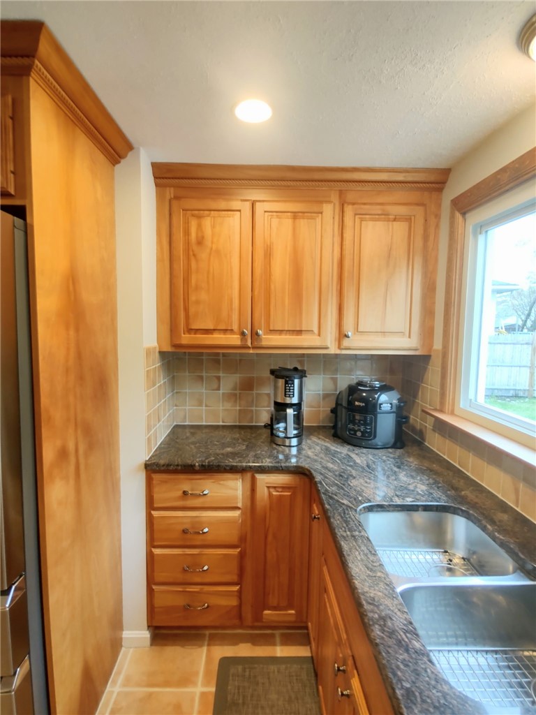 26 Potomac Road Warwick, RI 02888 - Photo 8 of 50