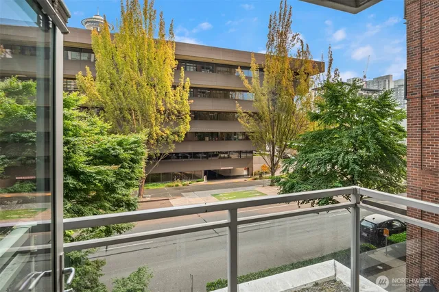 $369,000 | 2911 2nd Avenue, Unit 310, Seattle, WA 98121