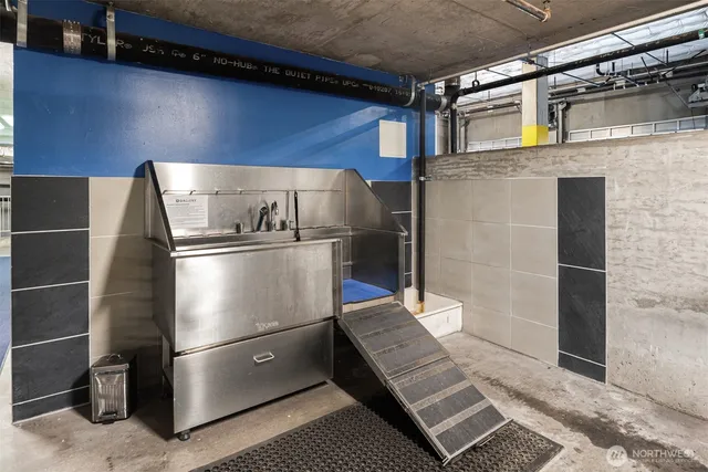 $369,000 | 2911 2nd Avenue, Unit 310, Seattle, WA 98121