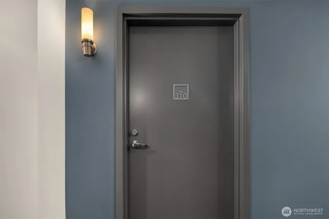 $369,000 | 2911 2nd Avenue, Unit 310, Seattle, WA 98121