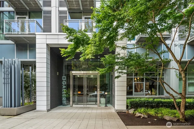 $369,000 | 2911 2nd Avenue, Unit 310, Seattle, WA 98121