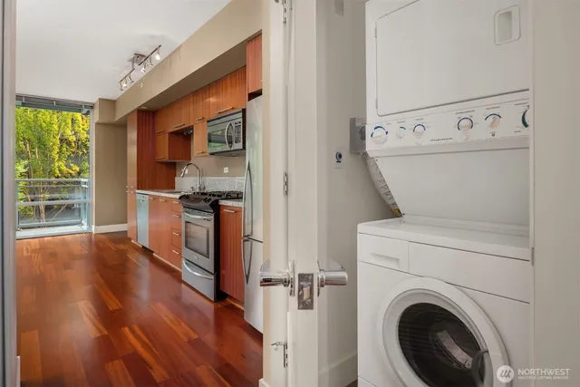 $369,000 | 2911 2nd Avenue, Unit 310, Seattle, WA 98121