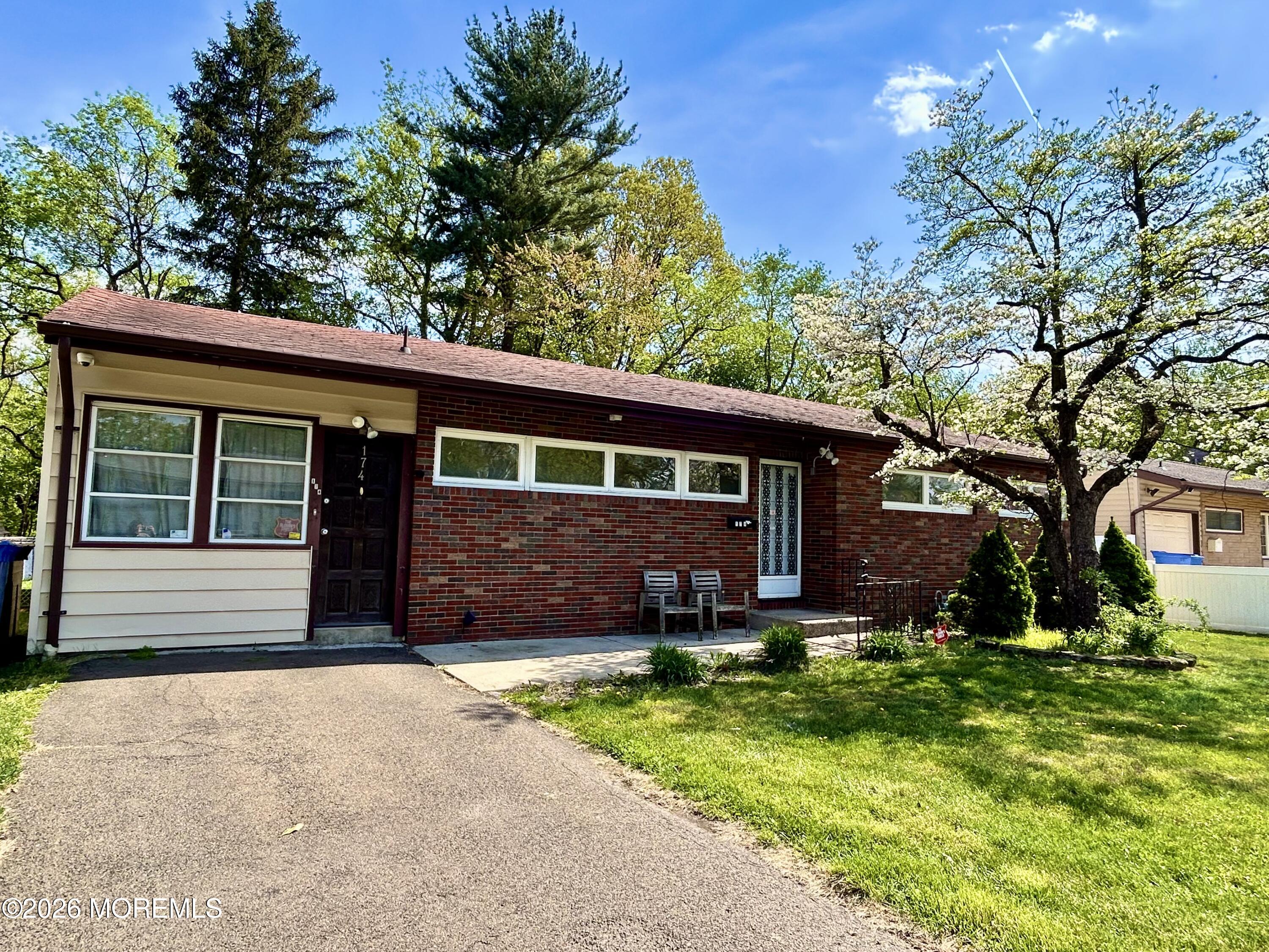 174 Princeton Road Parlin, NJ 08859 - Photo 3 of 33 IMG_7237