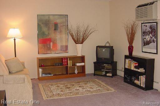 4917 Crooks Road, Unit J3 Royal Oak, MI 48073 - Photo 7 of 17 Spacious Living Room