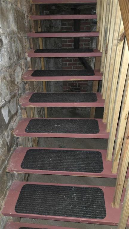 105 19th Street Pittsburgh, PA 15215 - Photo 15 of 40 a view of a living room