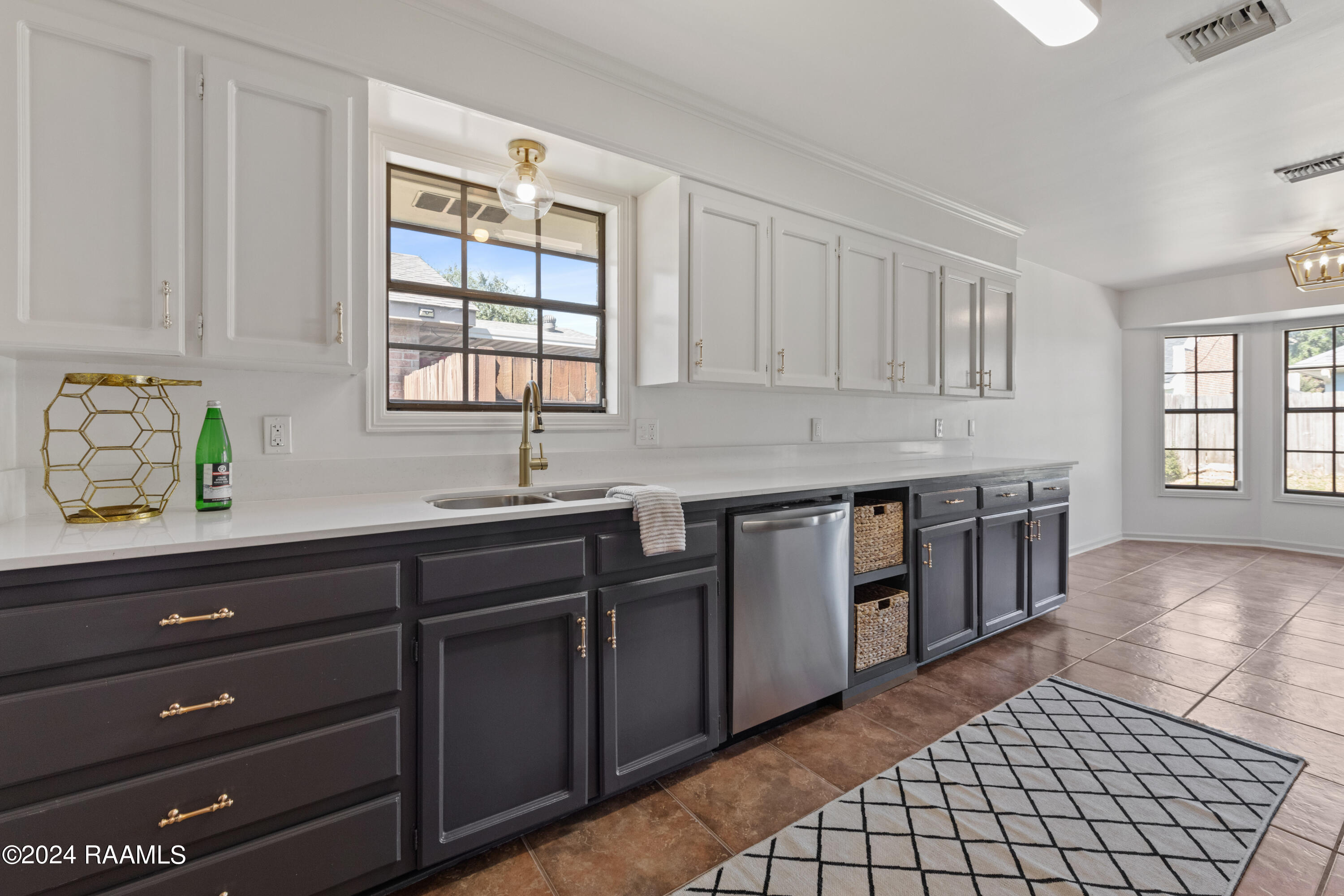 715 Canberra Road Lafayette, LA 70503 - Photo 8 of 26 715Canberra-38