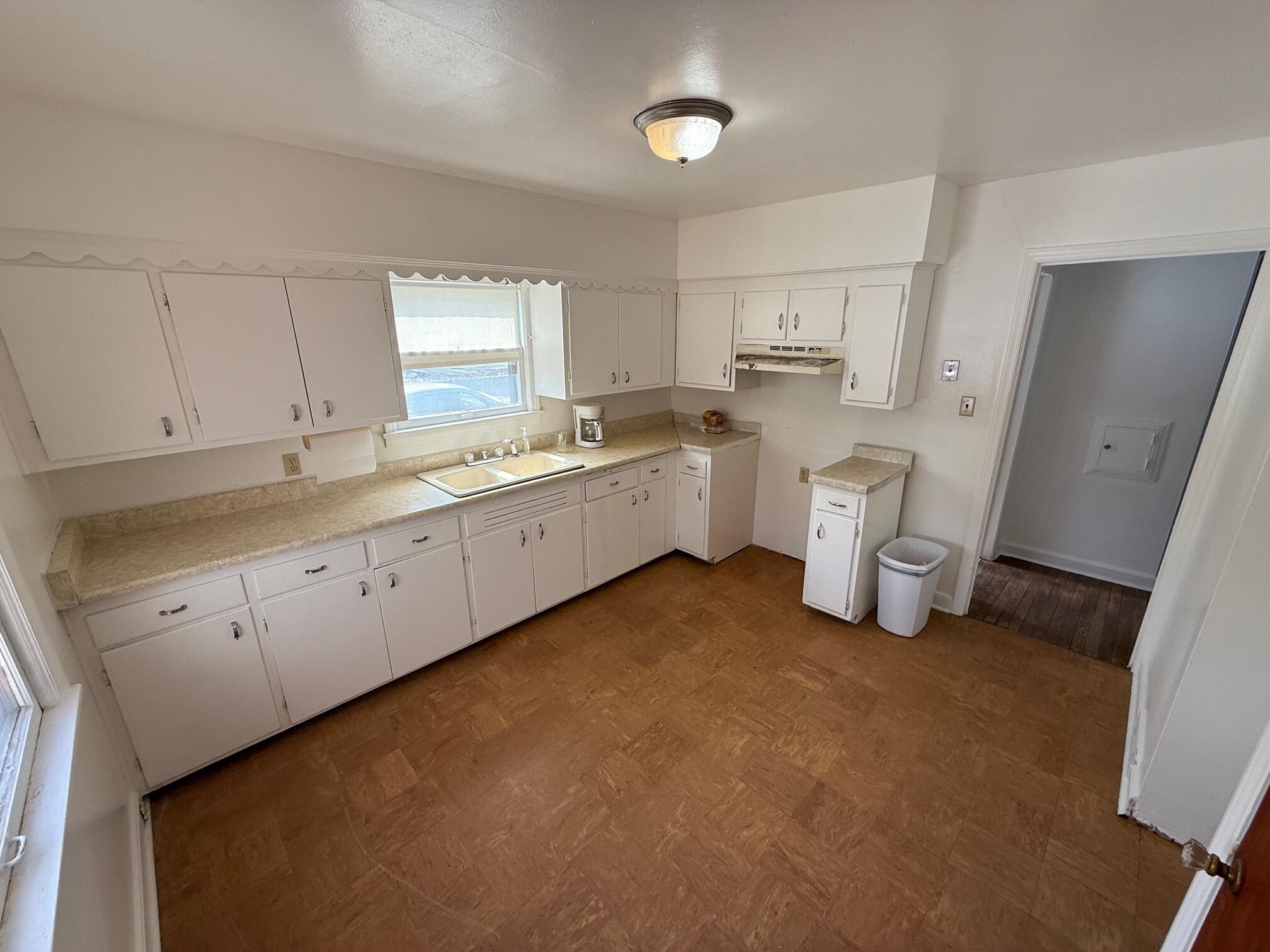 5010 North 49th Street Milwaukee, WI 53218 - Photo 11 of 24 Lower Level Kitchen
