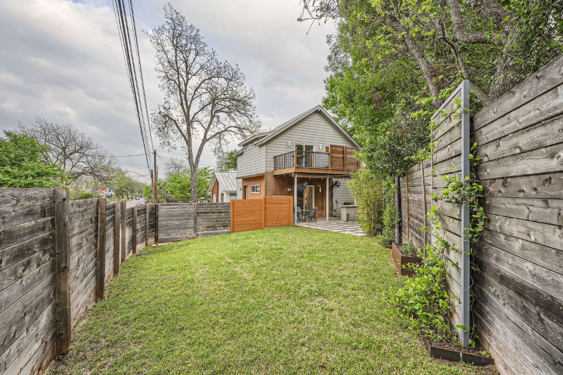 2601 Francisco Street, Unit B Austin, TX 78702 - Photo 27 of 30 a view of a yard with wooden fence and a large tree