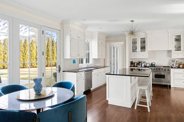 $4,499,000 | 727 Hill Street, Southampton, NY 11968