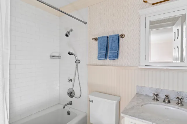 $4,499,000 | 727 Hill Street, Southampton, NY 11968