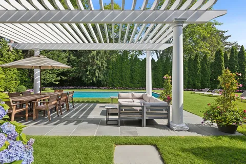 $4,499,000 | 727 Hill Street, Southampton, NY 11968